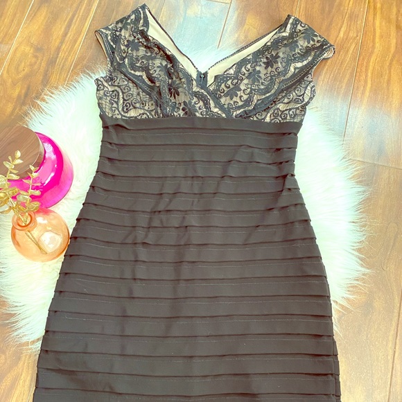 Adrianna Papell Dresses & Skirts - Adrianna Papell dress size 8